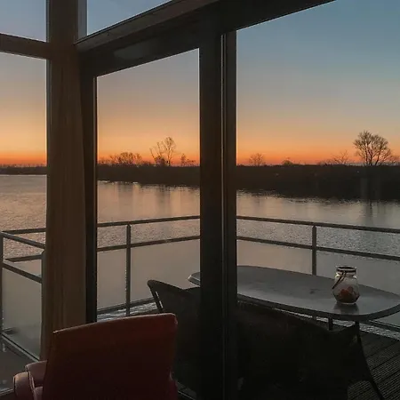 Maasvilla - Amfibie - 31 Hotel na wodzie Ohé en Laak