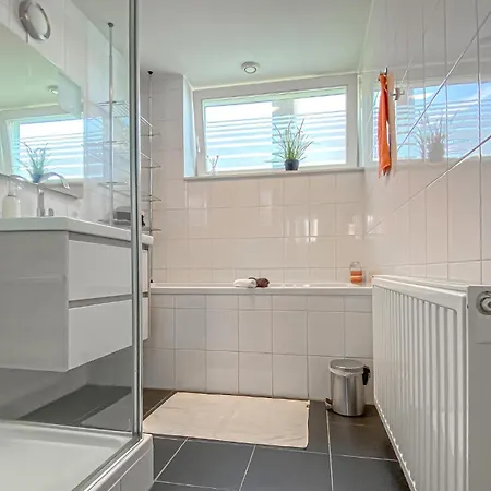 Maasvilla - Amfibie - 31 Botel 5*