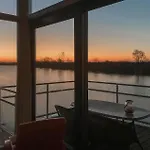 Maasvilla - Amfibie - 31 Botel Ohé en Laak